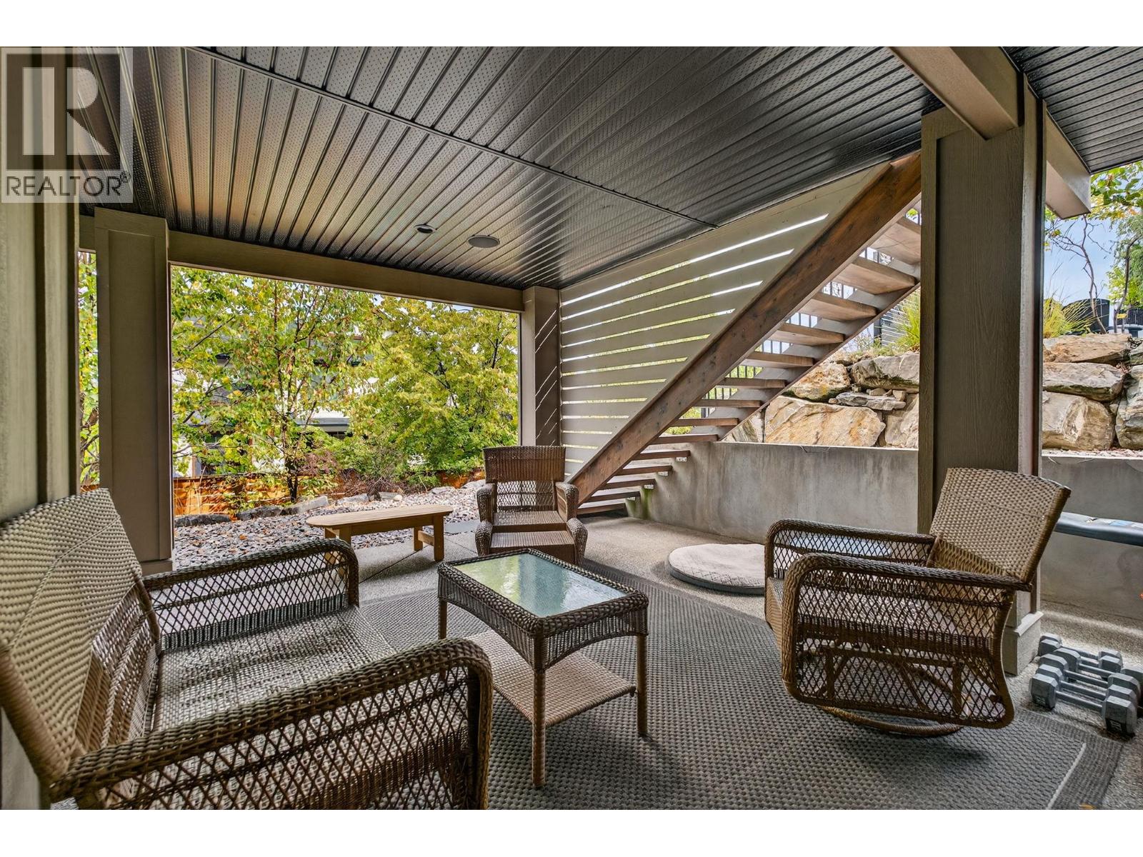  460 Rockview Lane, Kelowna