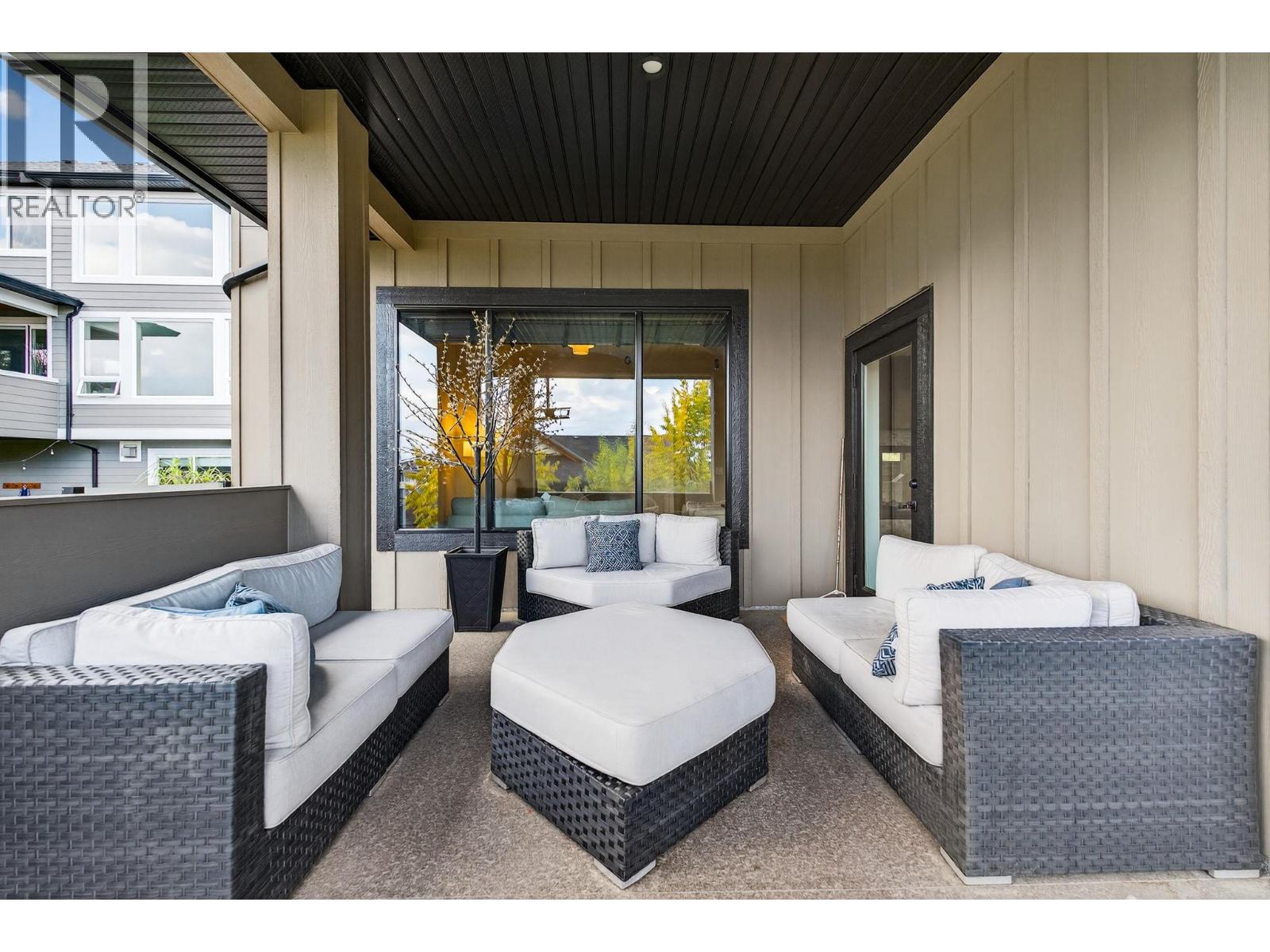  460 Rockview Lane, Kelowna