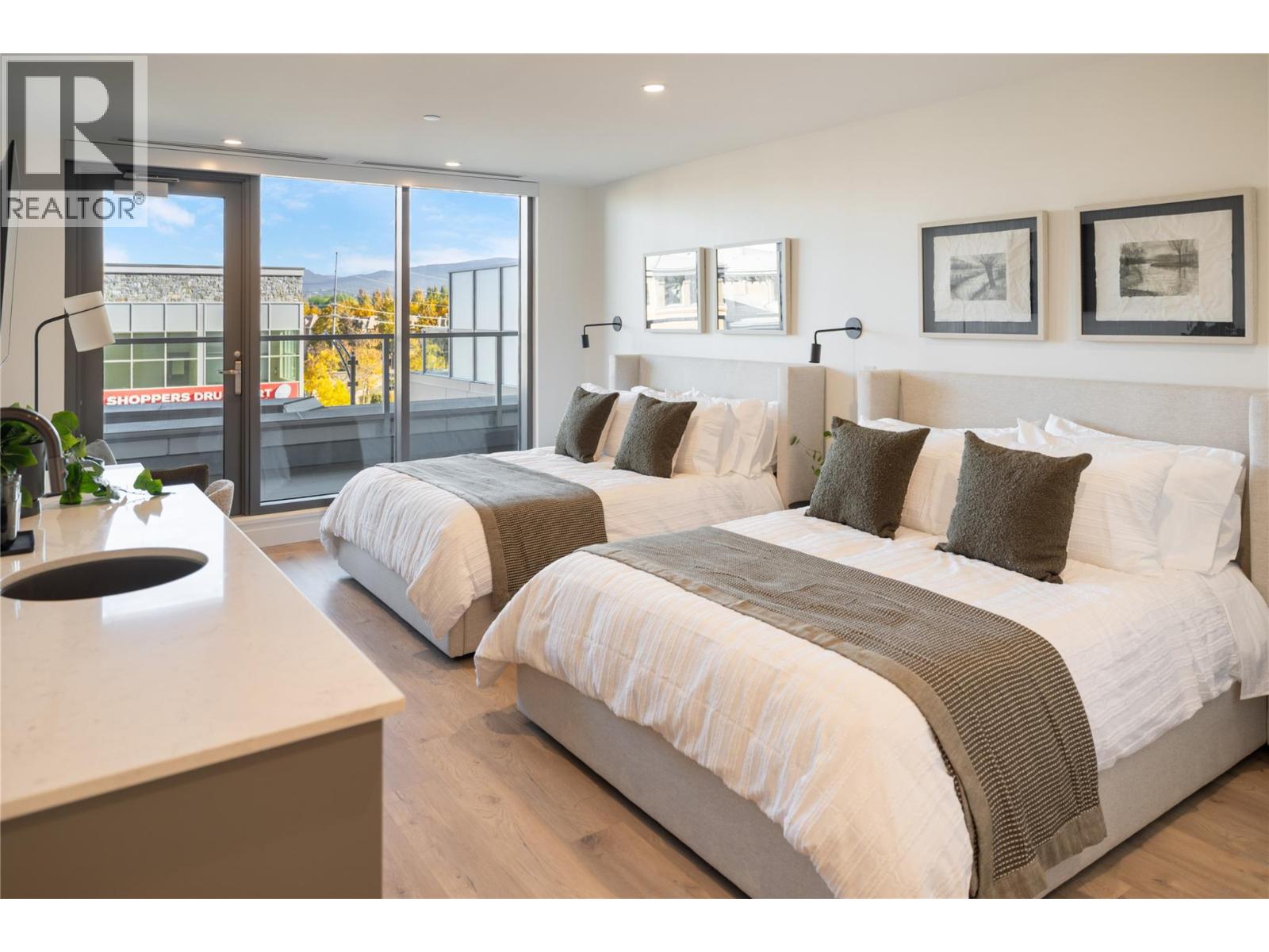 715 3340 Lakeshore Road, Kelowna