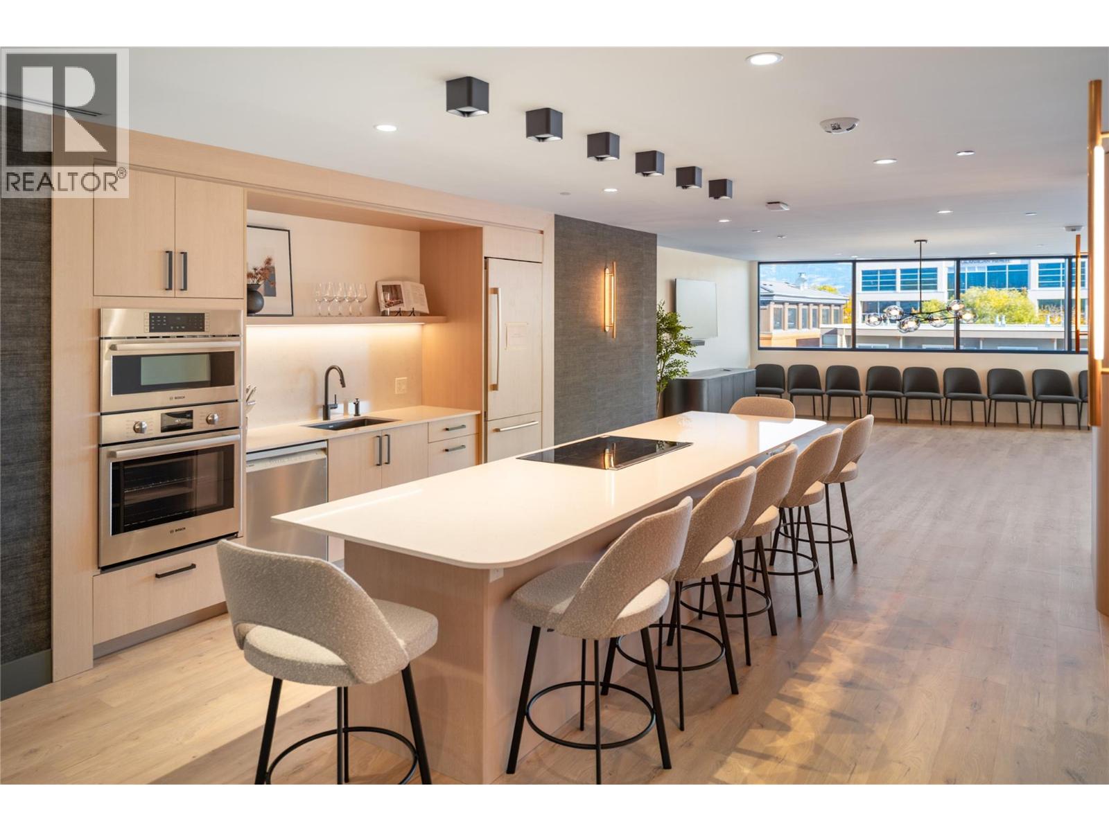 715 3340 Lakeshore Road, Kelowna