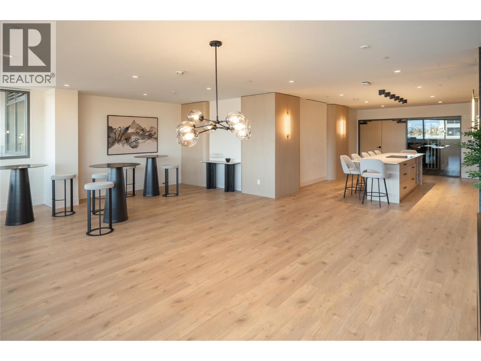 715 3340 Lakeshore Road, Kelowna