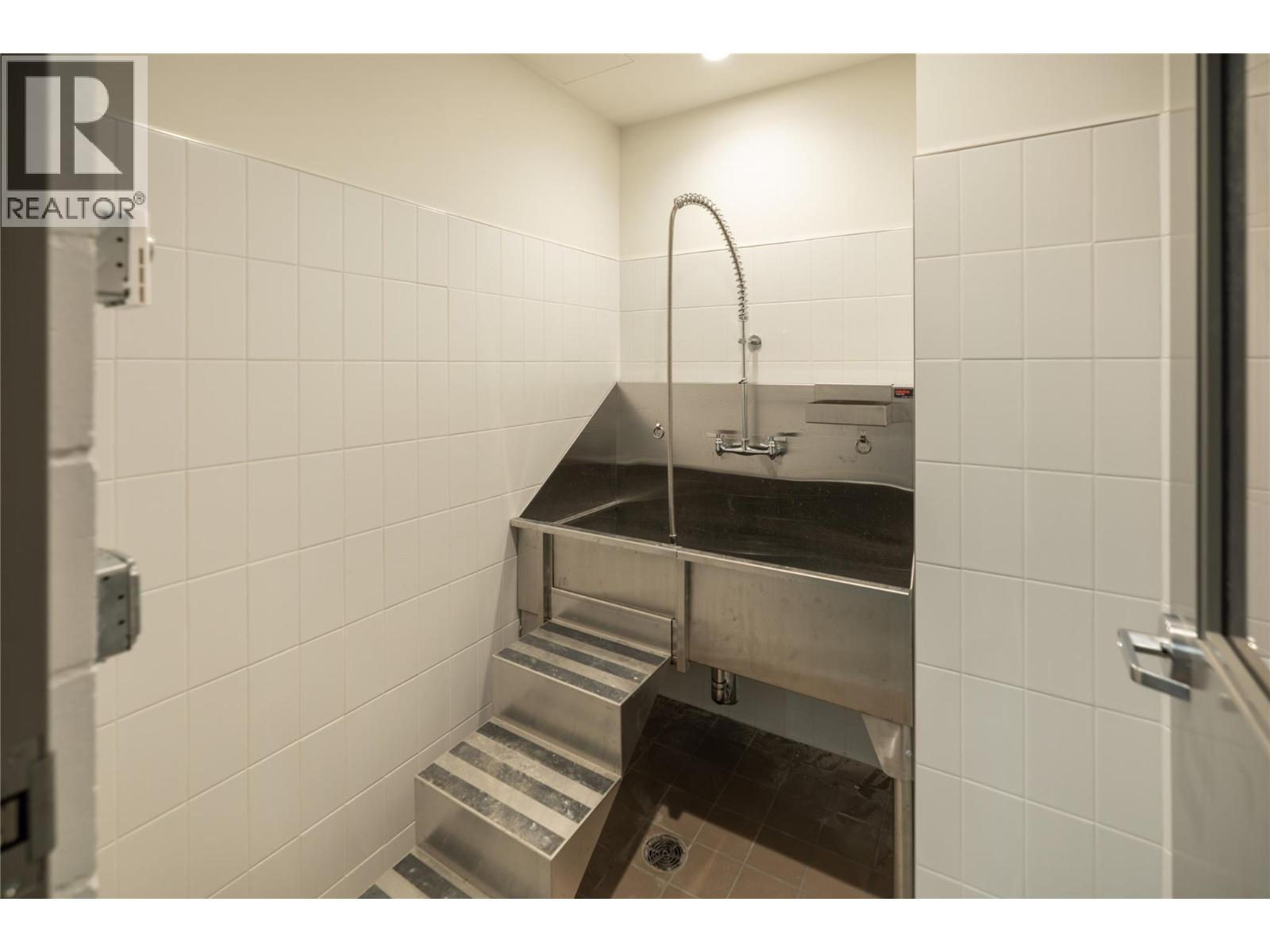 715 3340 Lakeshore Road, Kelowna