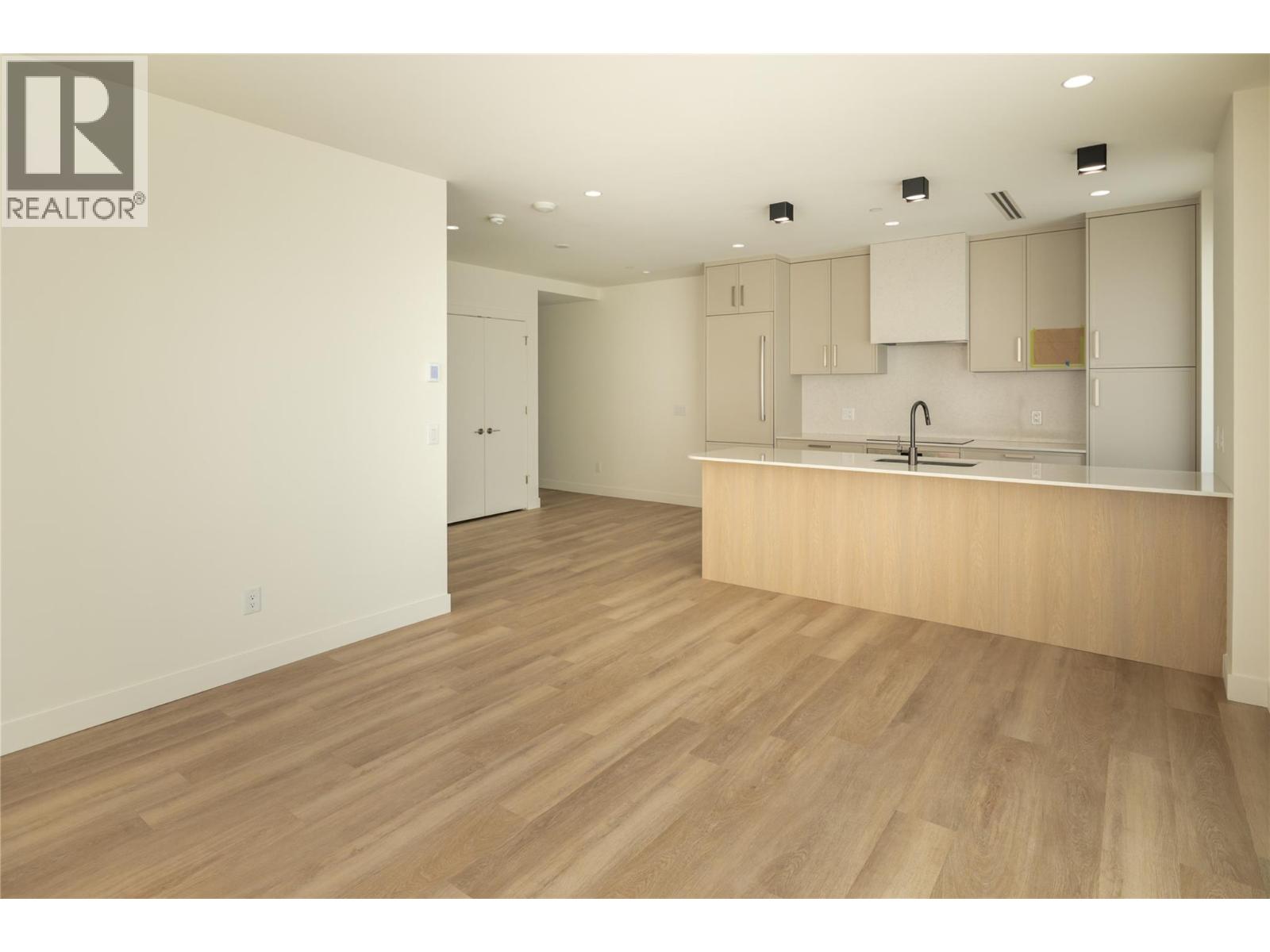 715 3340 Lakeshore Road, Kelowna