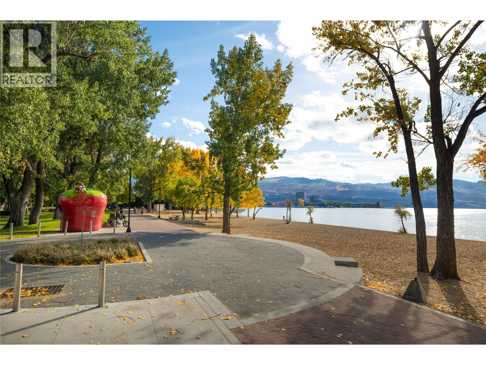 715 3340 Lakeshore Road, Kelowna