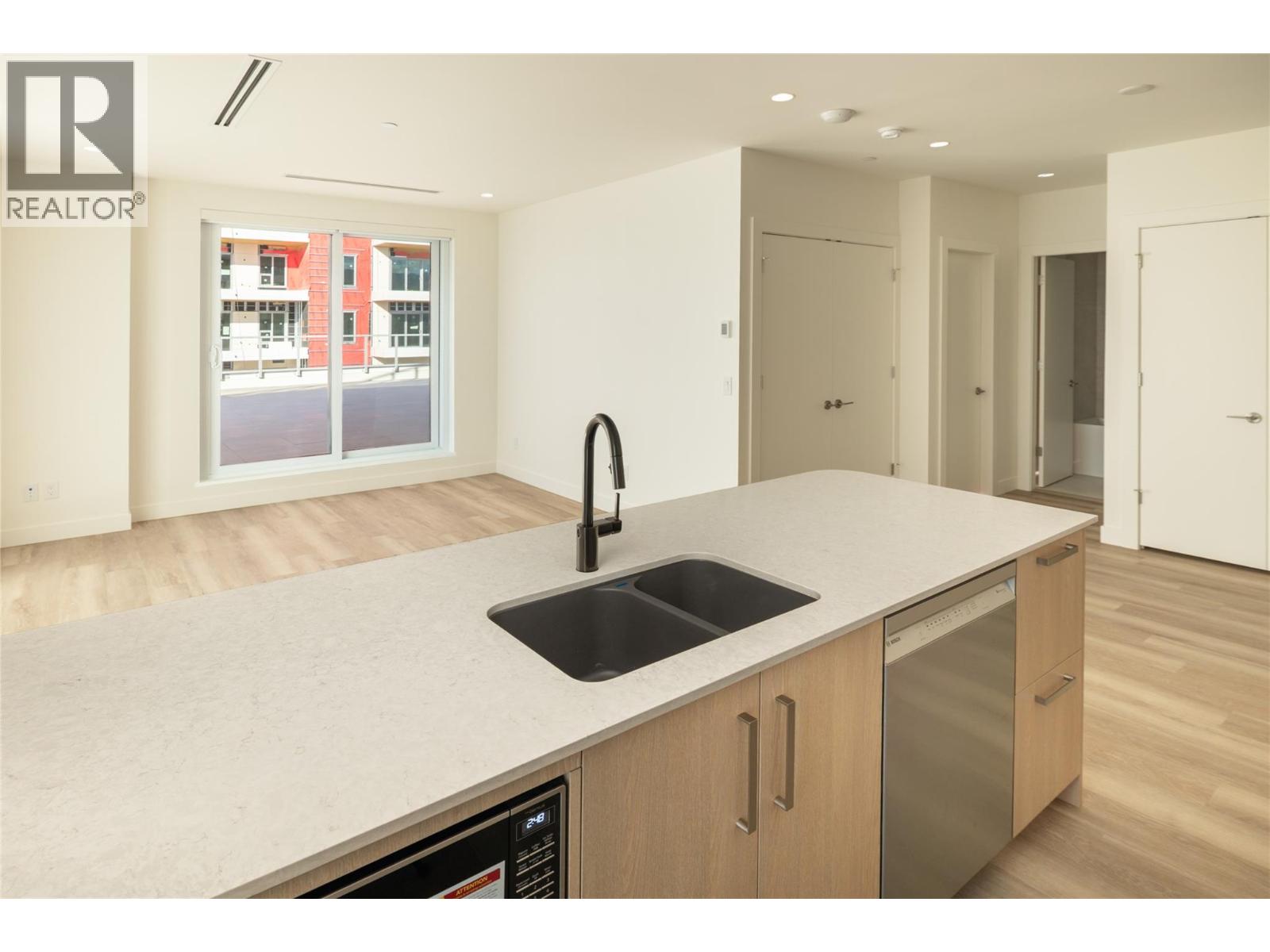 715 3340 Lakeshore Road, Kelowna