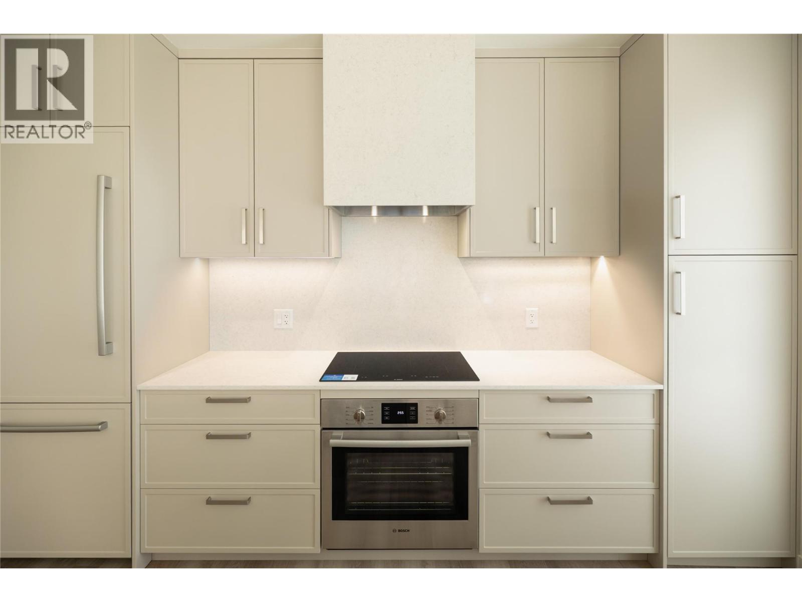 715 3340 Lakeshore Road, Kelowna