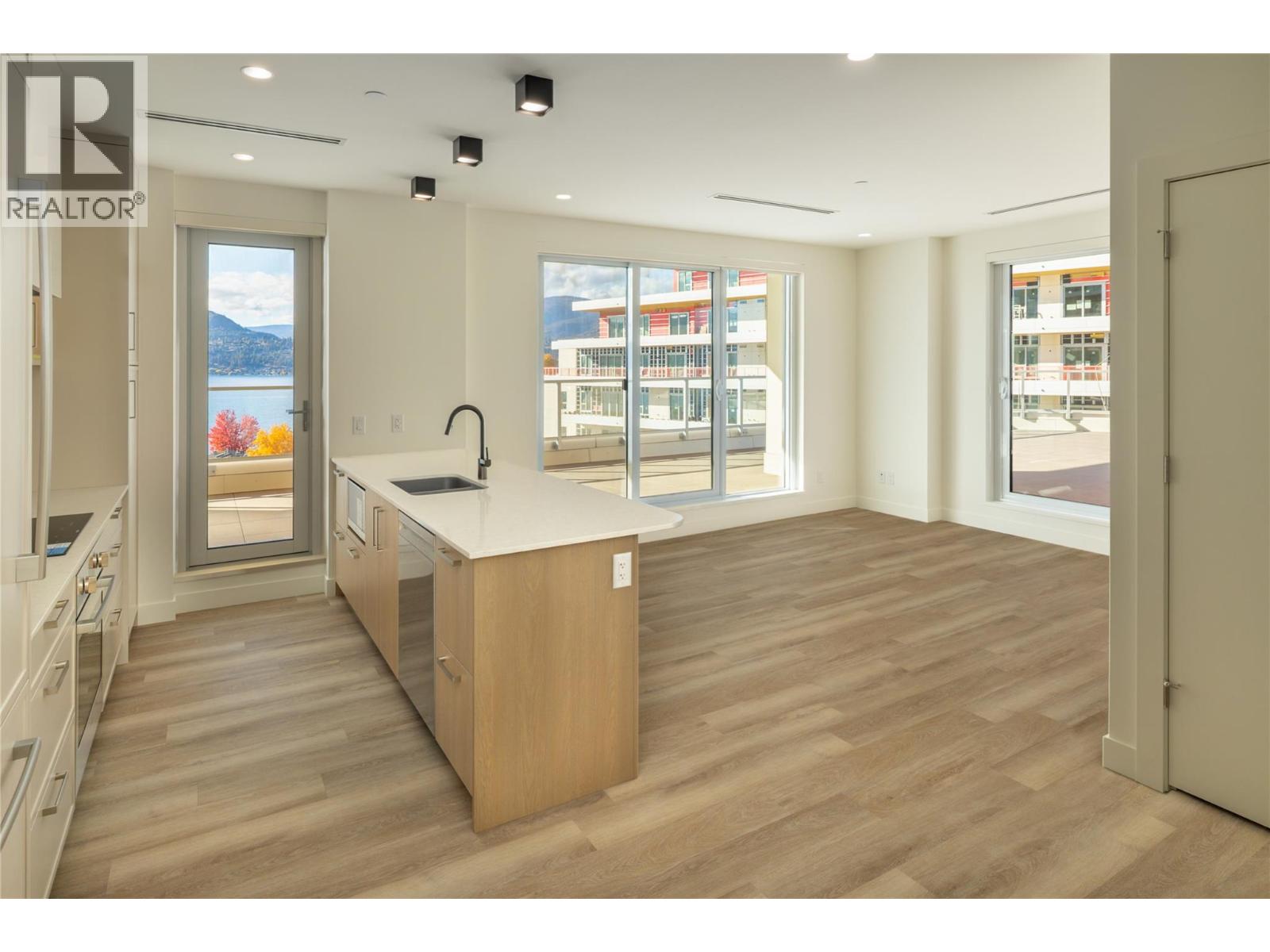 715 3340 Lakeshore Road, Kelowna