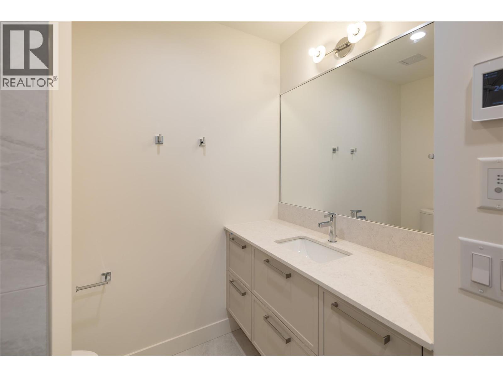 715 3340 Lakeshore Road, Kelowna