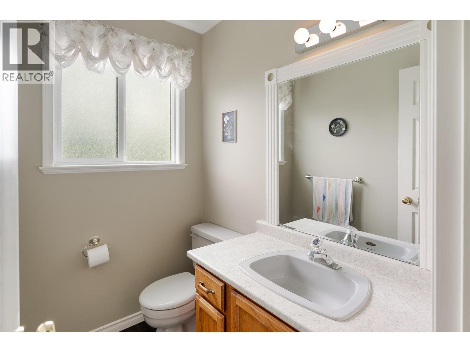  3942 Suncrest Court, Kelowna