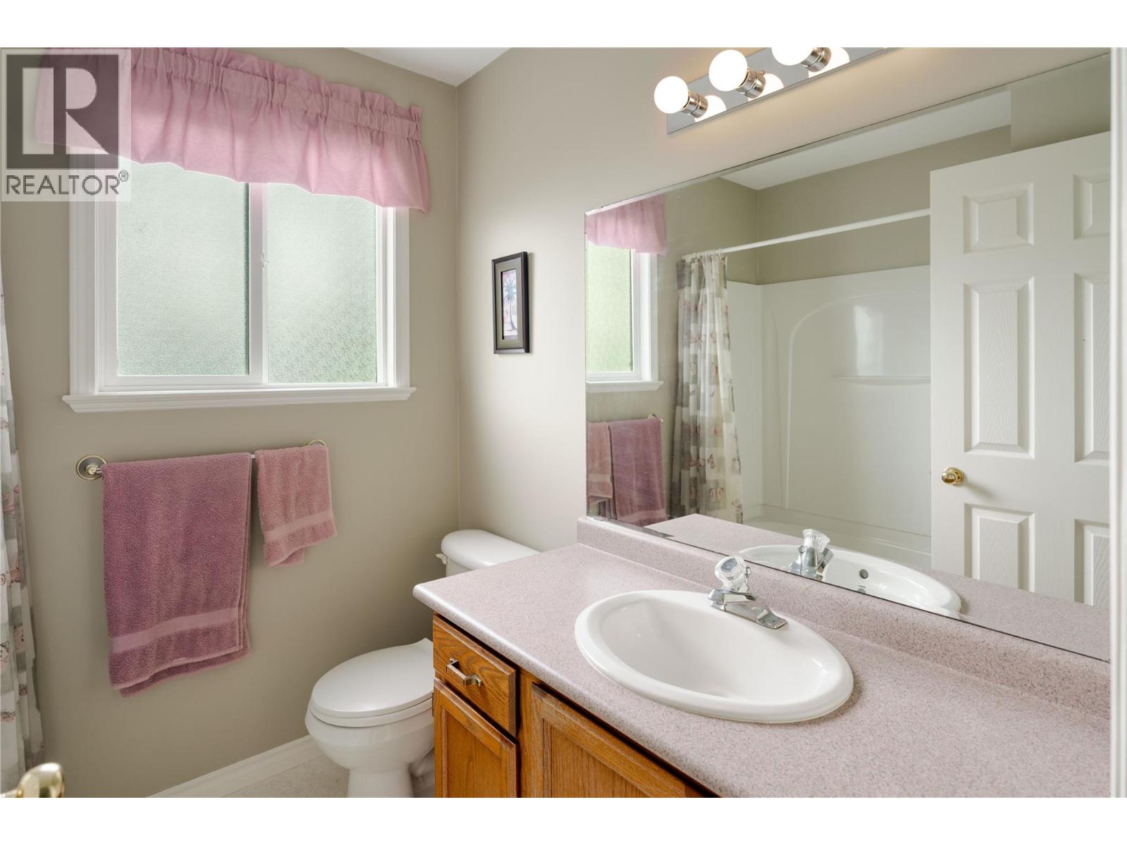  3942 Suncrest Court, Kelowna