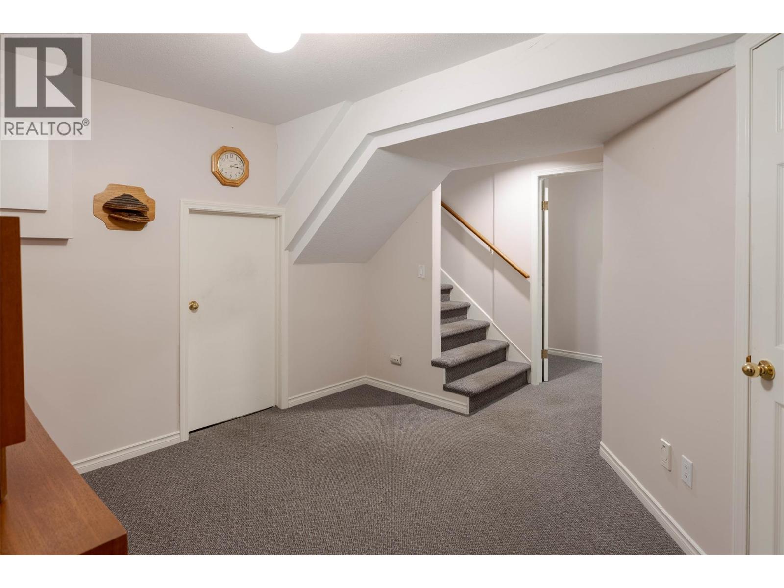  3942 Suncrest Court, Kelowna