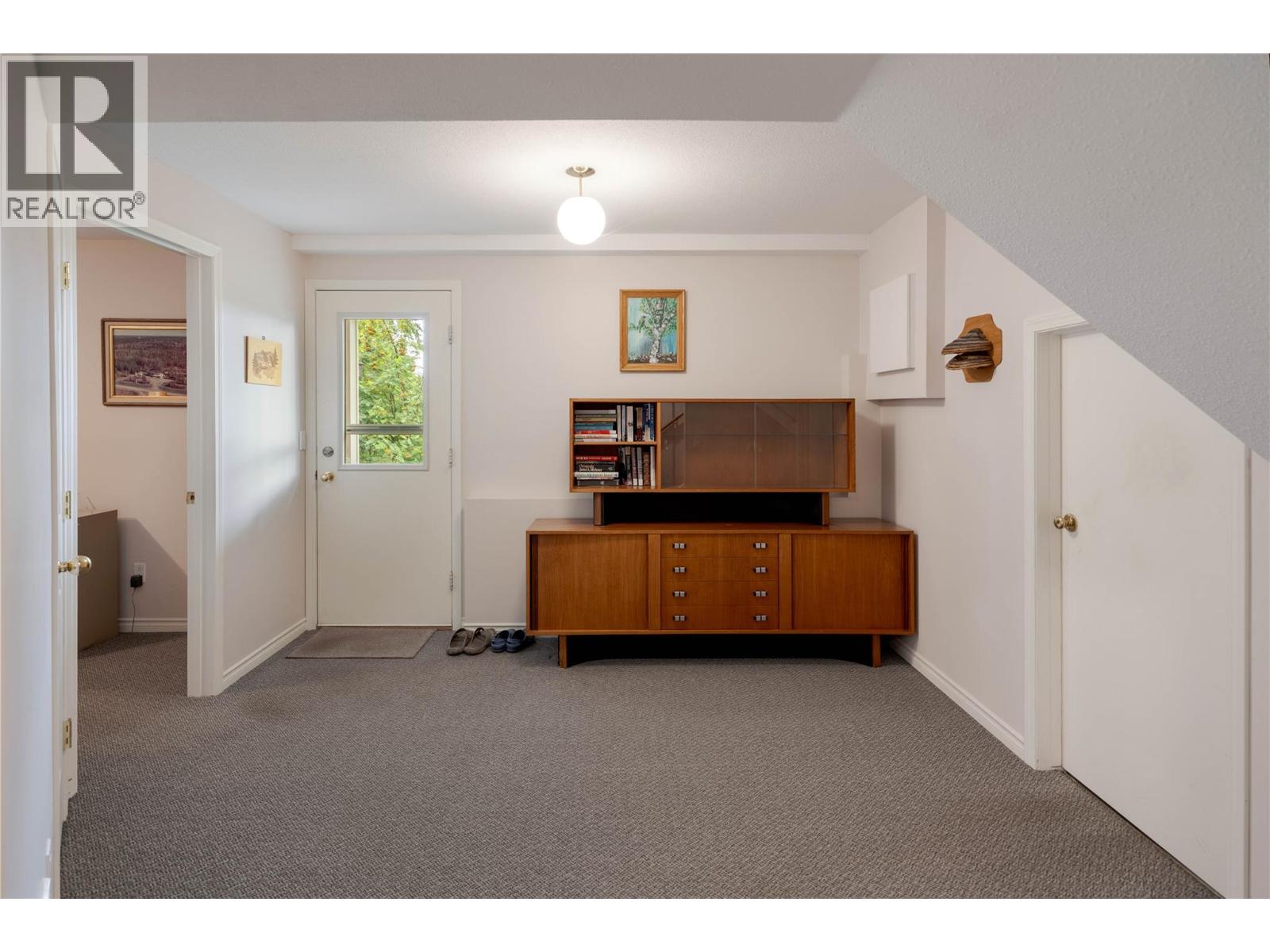  3942 Suncrest Court, Kelowna