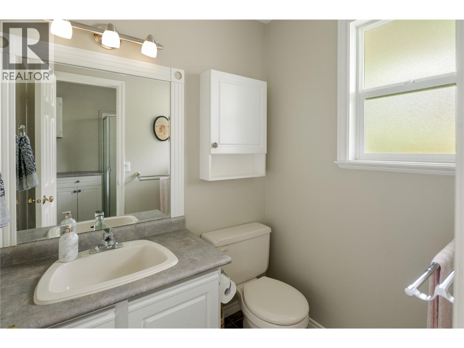  3942 Suncrest Court, Kelowna