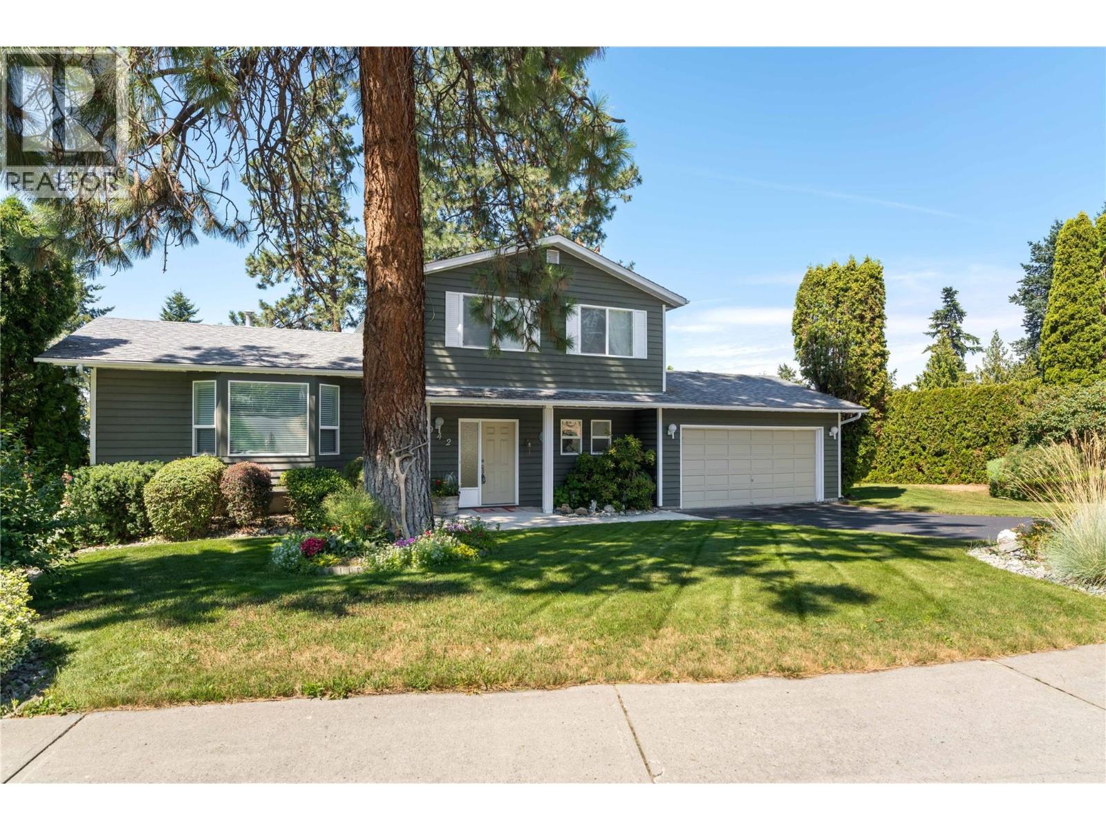  3942 Suncrest Court, Kelowna