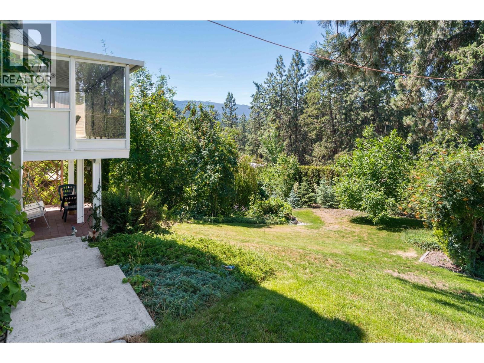  3942 Suncrest Court, Kelowna