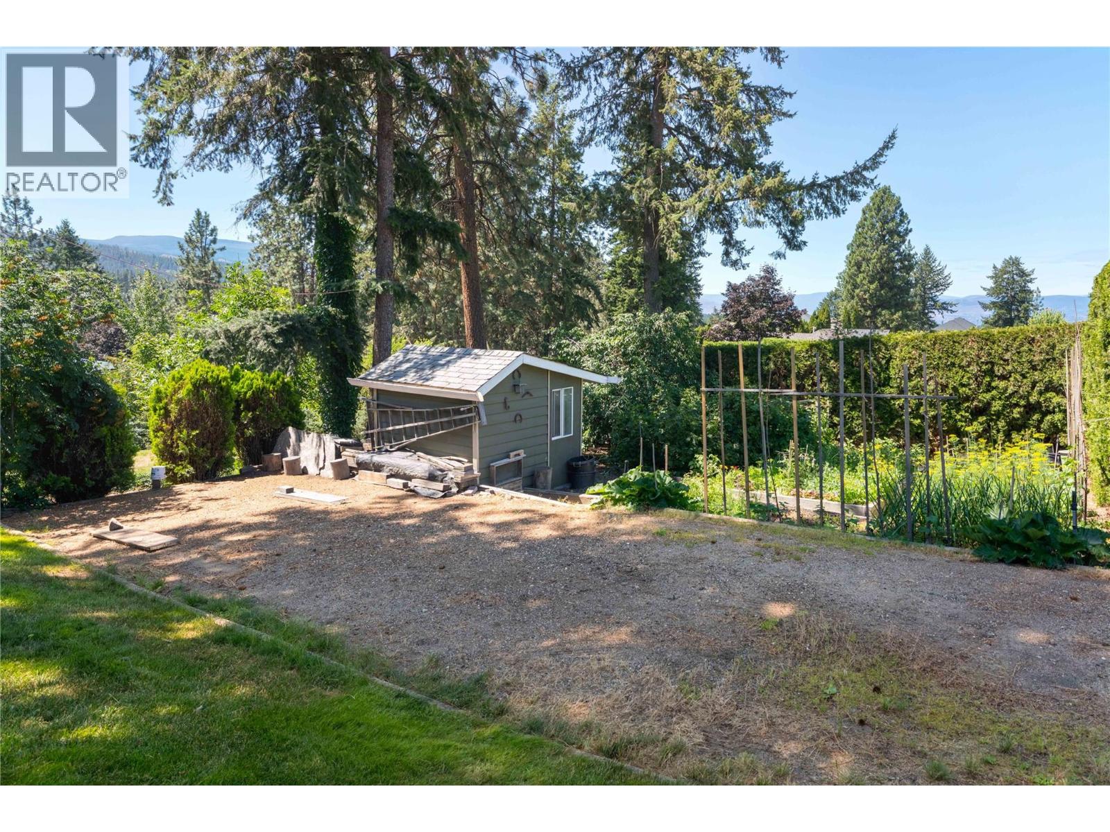  3942 Suncrest Court, Kelowna