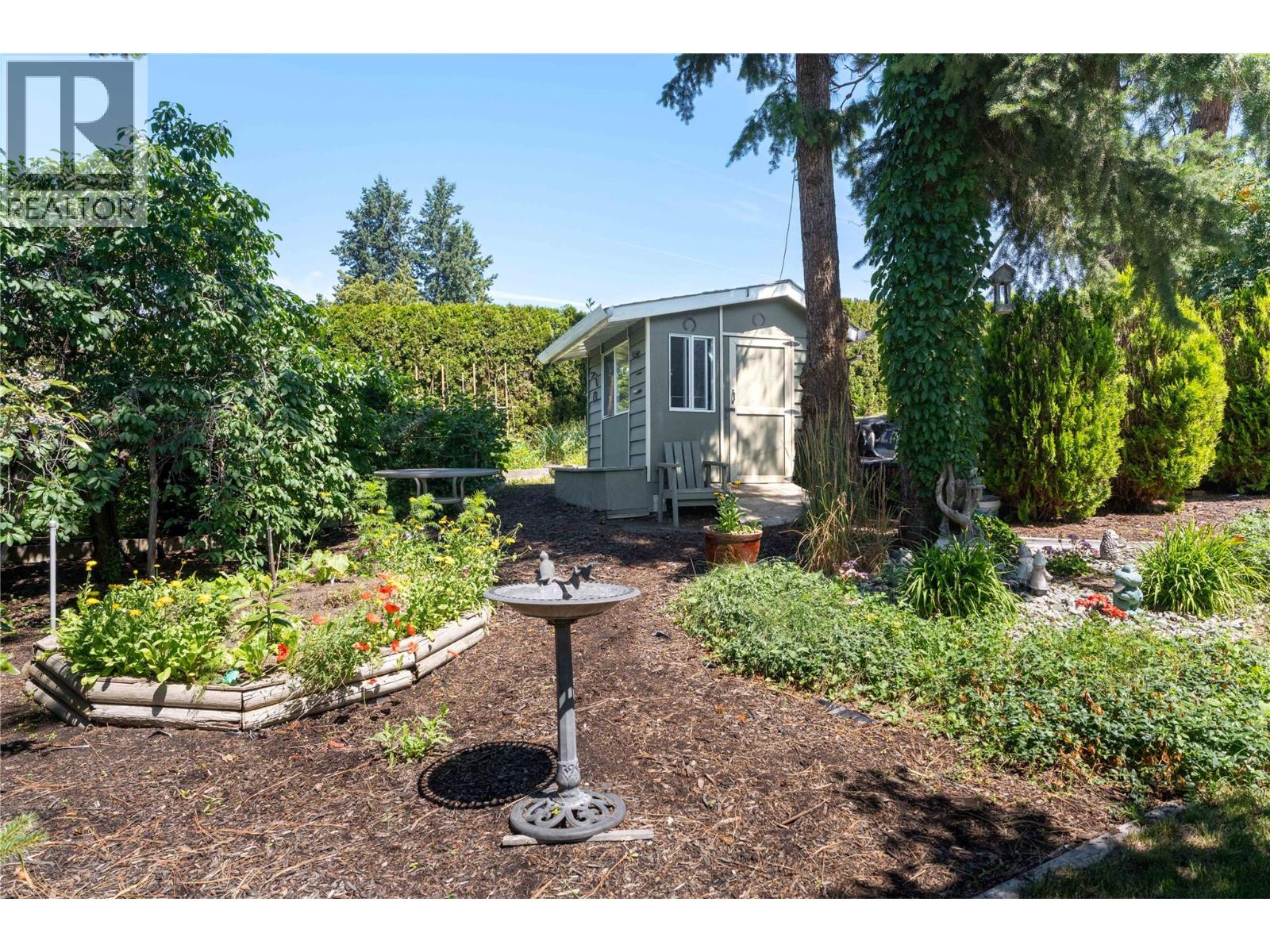  3942 Suncrest Court, Kelowna