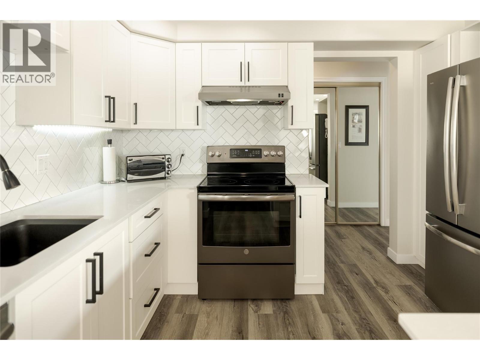 213 3335 Richter Street, Kelowna