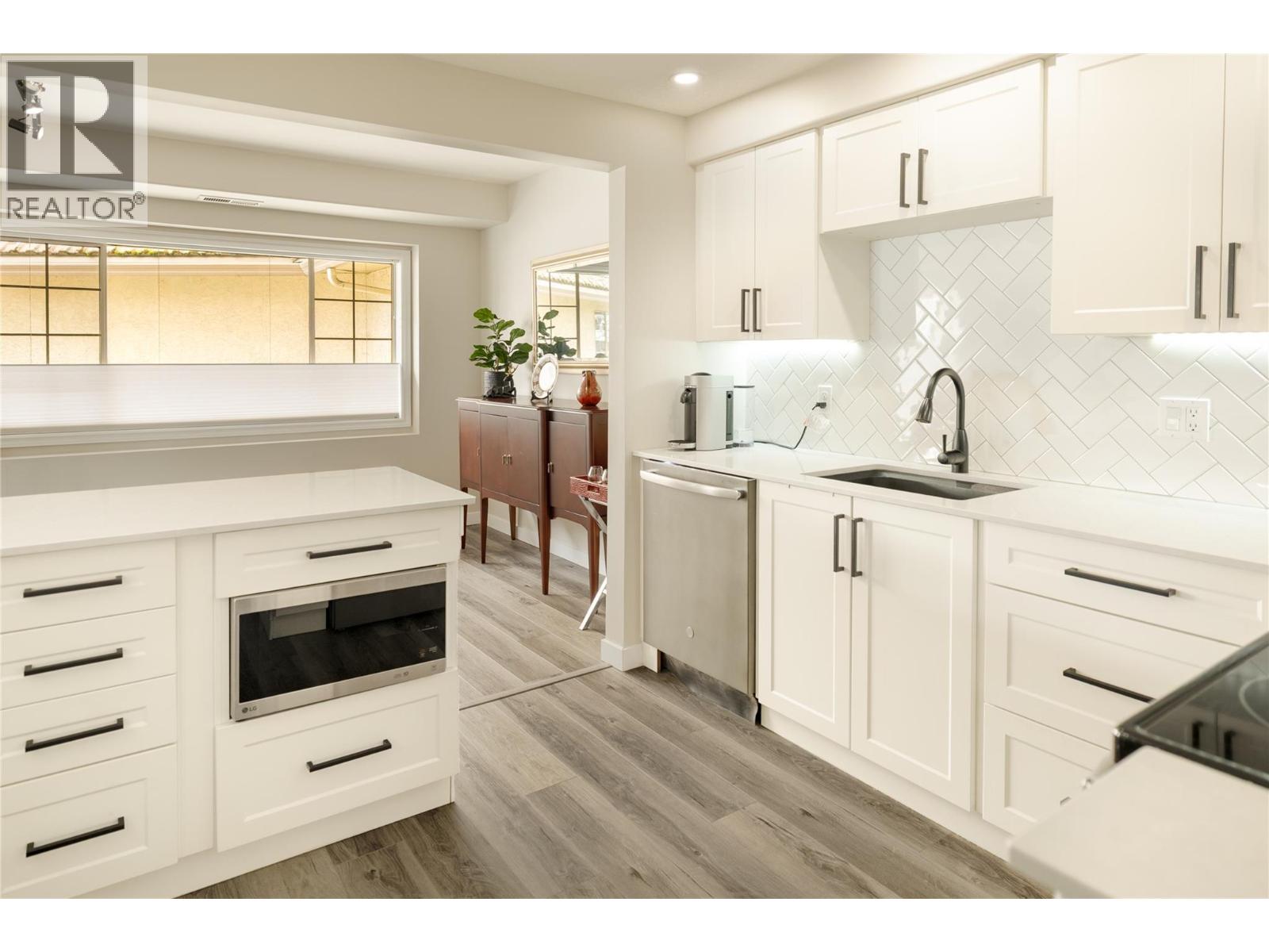 213 3335 Richter Street, Kelowna