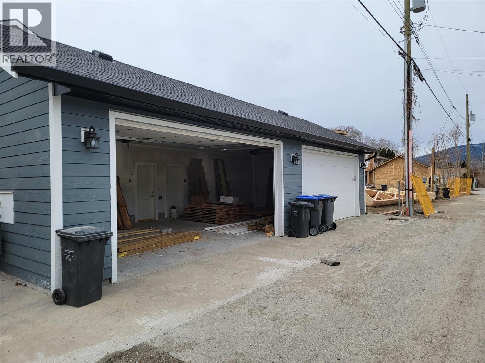 3 1046 Martin Avenue, Kelowna