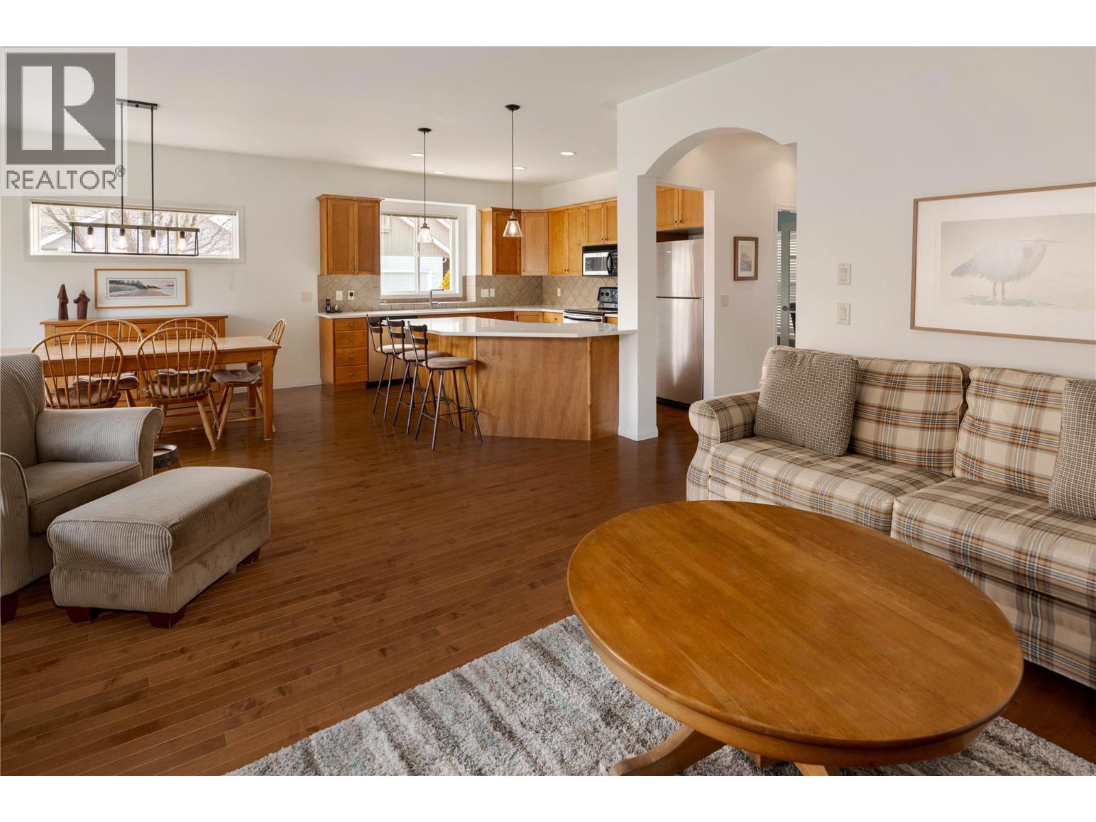 215 665 Cook Road, Kelowna