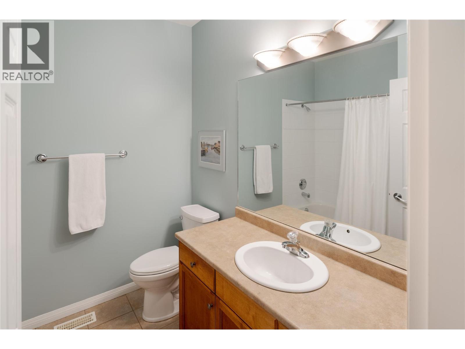 215 665 Cook Road, Kelowna