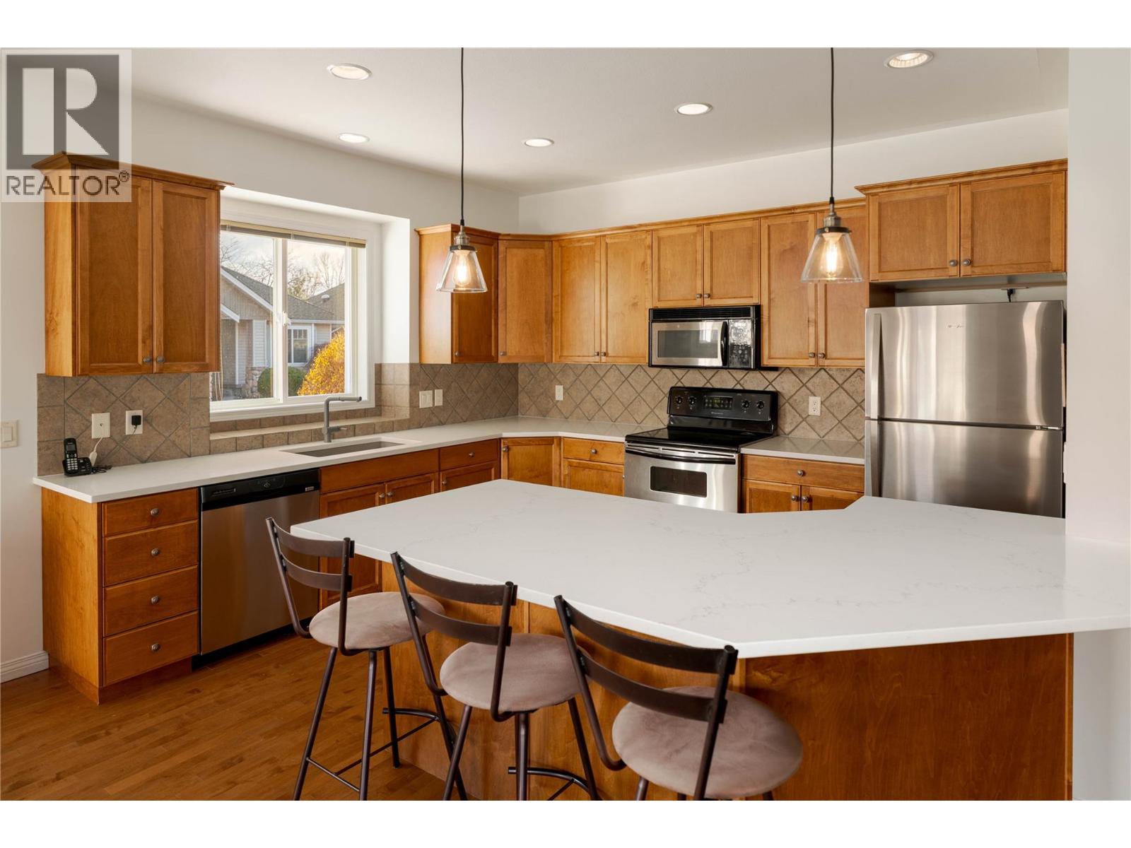215 665 Cook Road, Kelowna