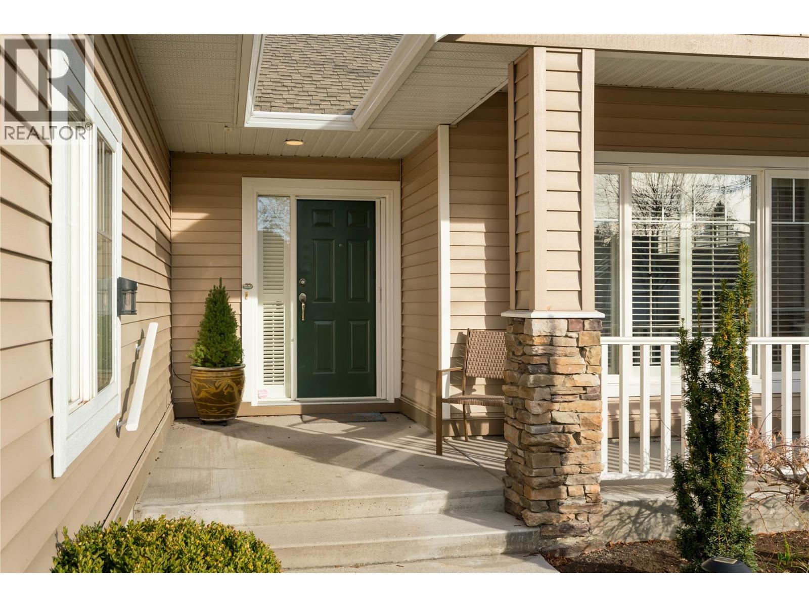 215 665 Cook Road, Kelowna