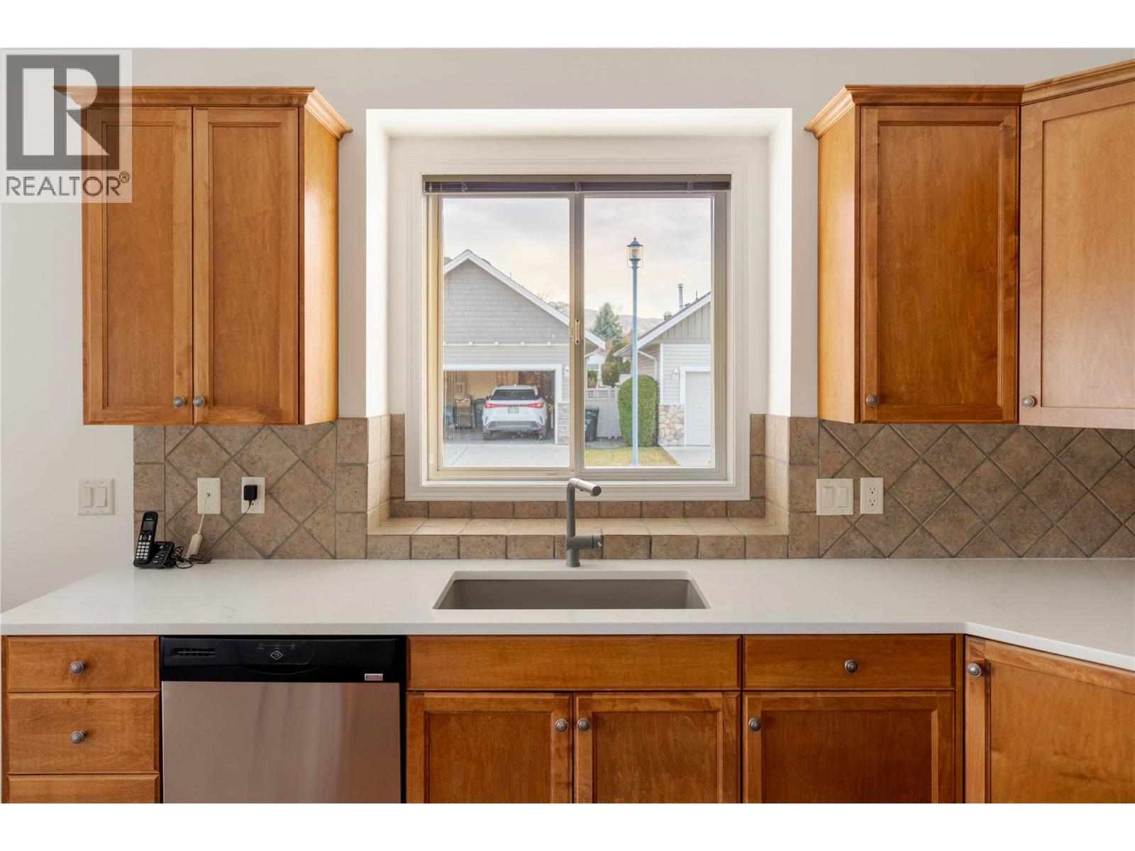 215 665 Cook Road, Kelowna
