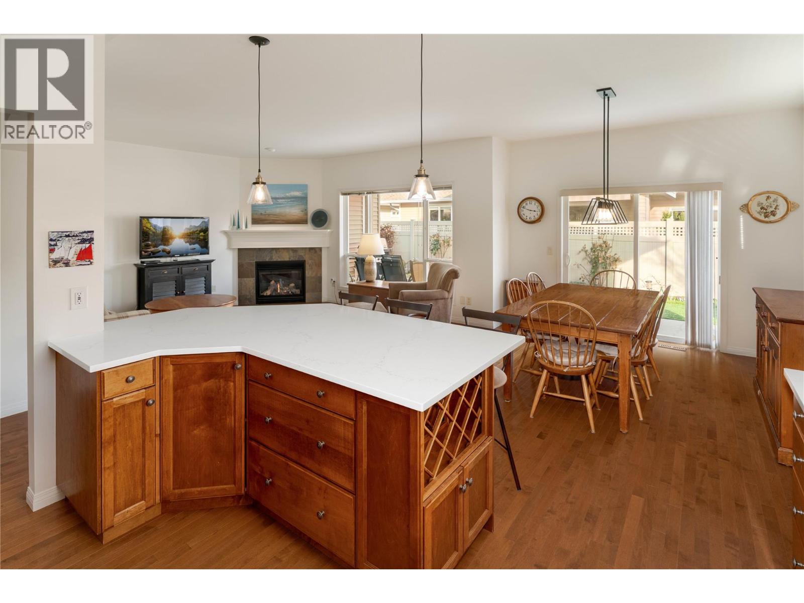 215 665 Cook Road, Kelowna