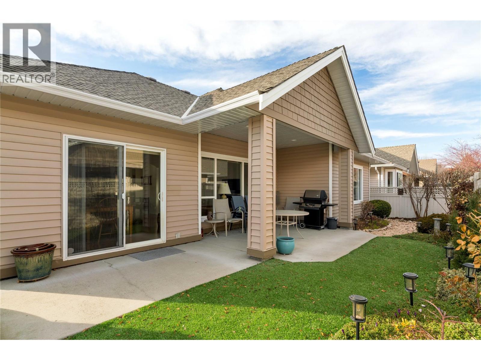 215 665 Cook Road, Kelowna