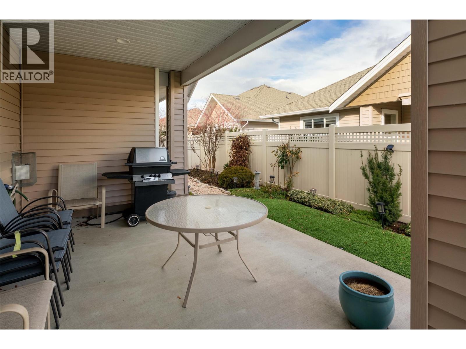 215 665 Cook Road, Kelowna