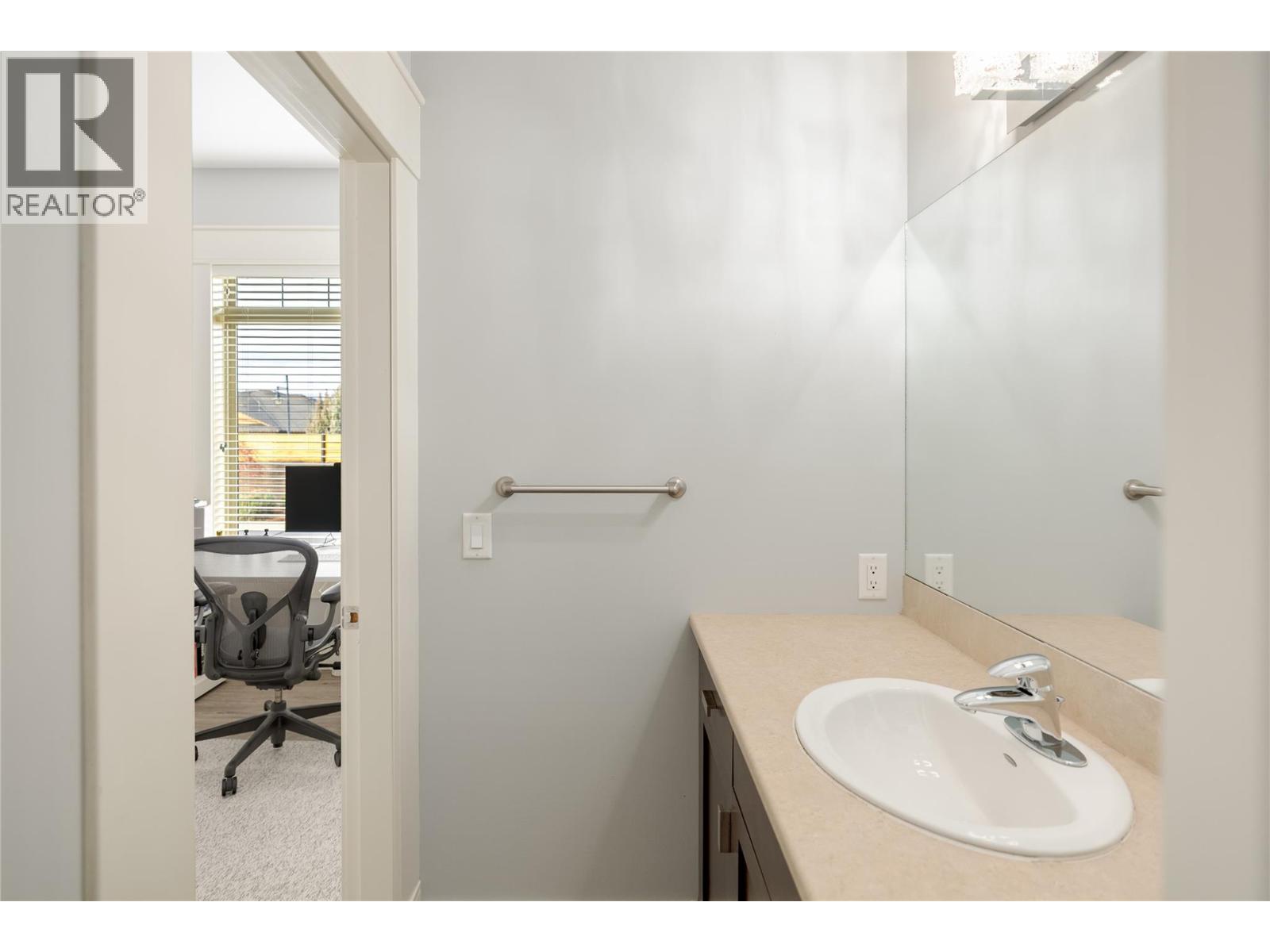  667 Devonian Avenue, Kelowna