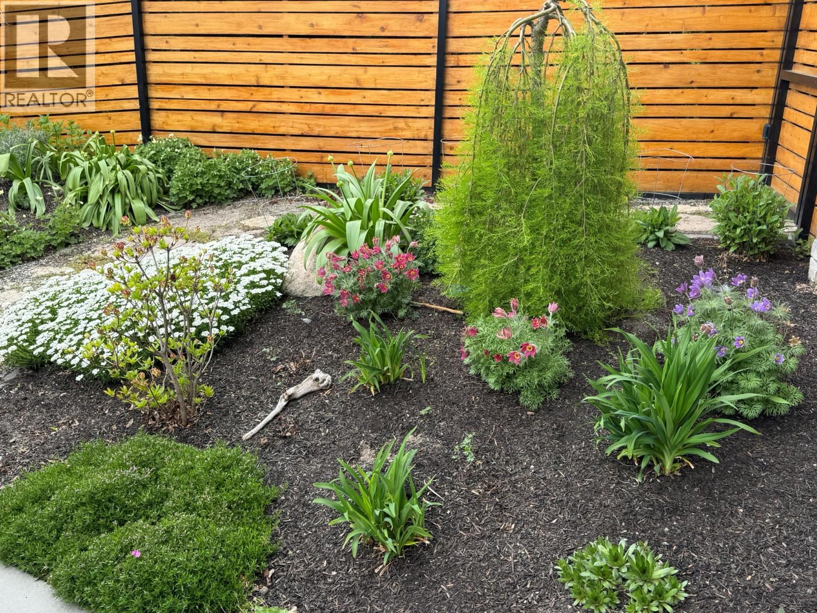  667 Devonian Avenue, Kelowna