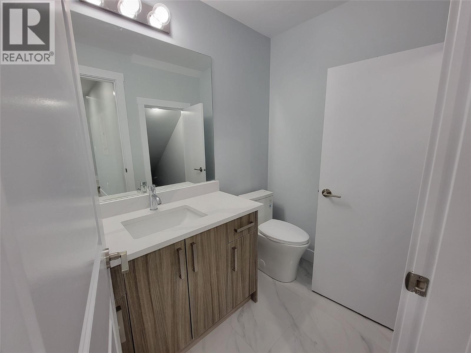 1 1046 Martin Avenue, Kelowna