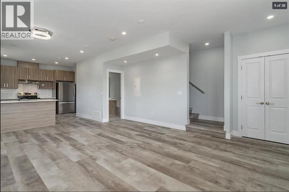 1 1046 Martin Avenue, Kelowna