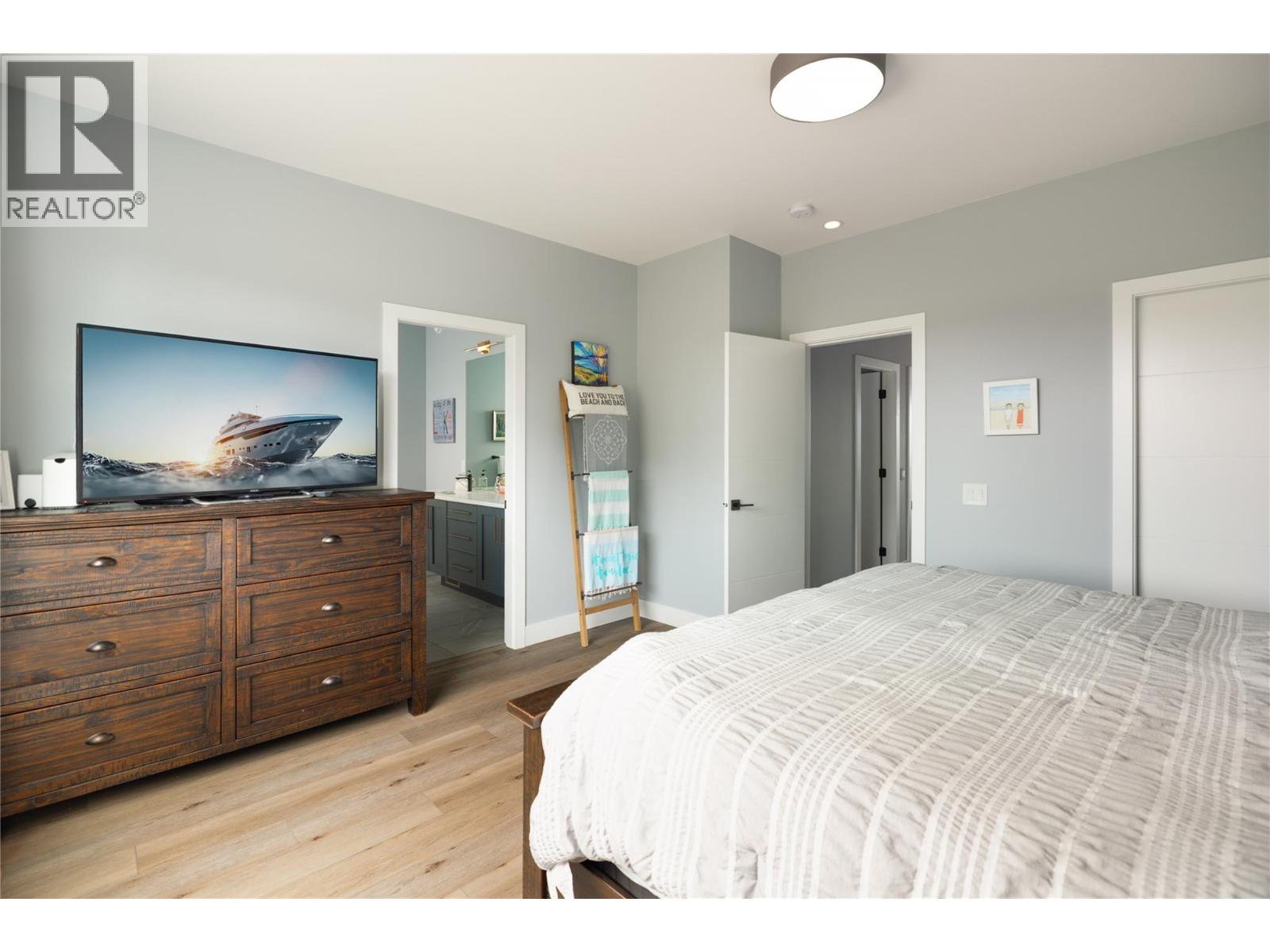  1876 VIEWPOINT Crescent, Kelowna