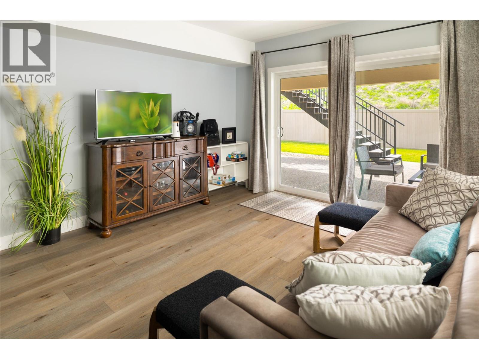  1876 VIEWPOINT Crescent, Kelowna