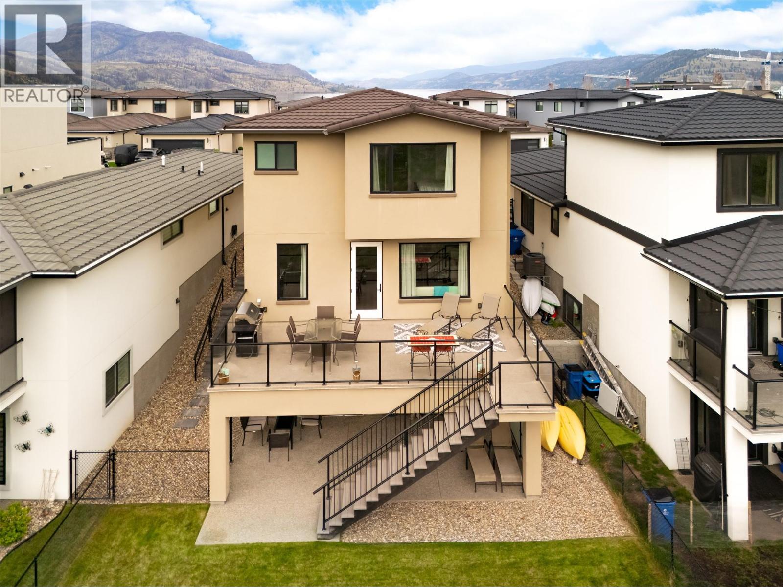  1876 VIEWPOINT Crescent, Kelowna