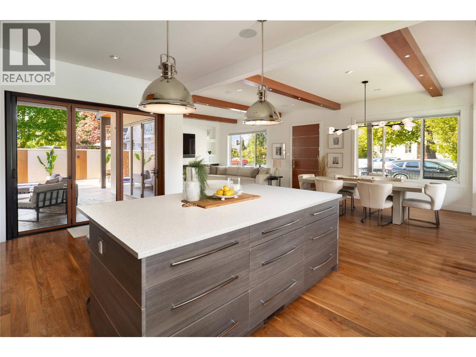  385 Cadder Avenue, Kelowna