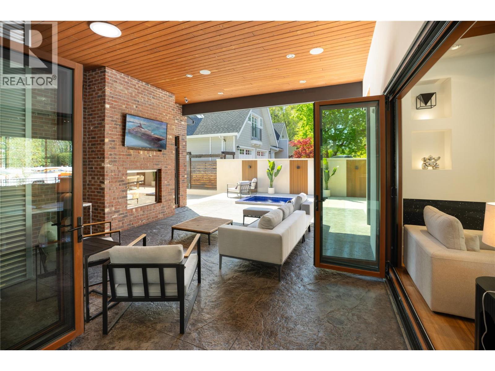  385 Cadder Avenue, Kelowna