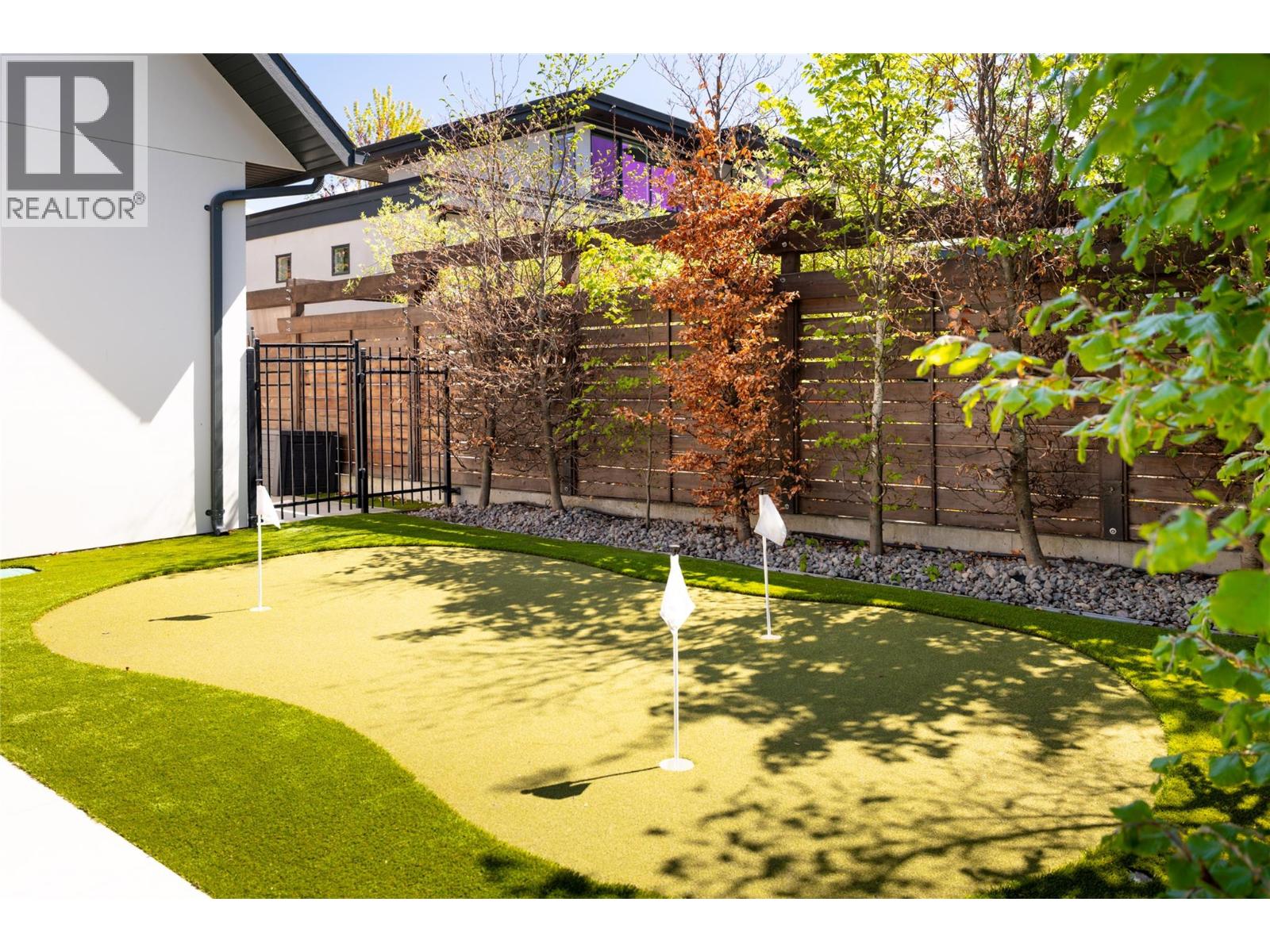  385 Cadder Avenue, Kelowna