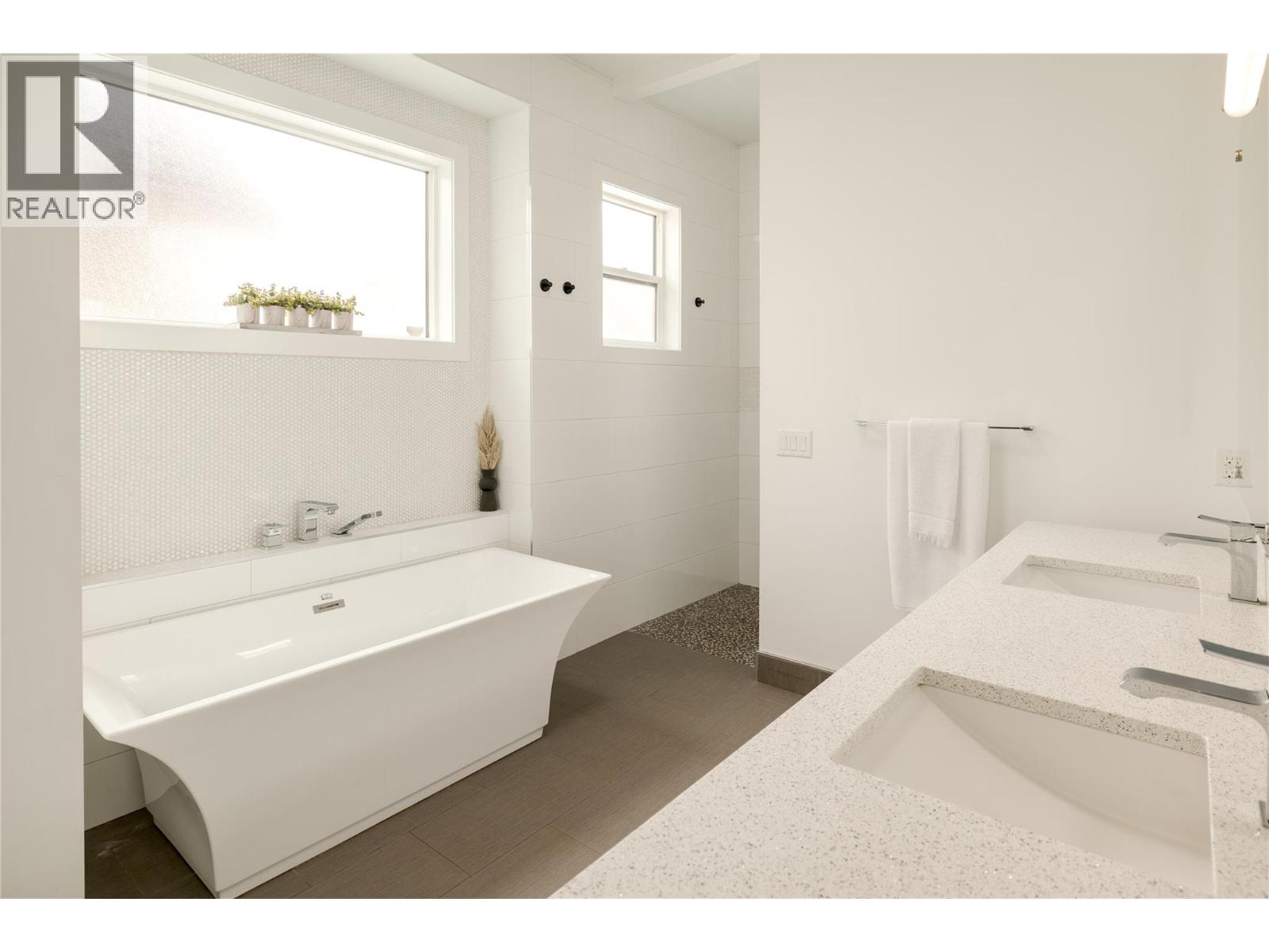  385 Cadder Avenue, Kelowna