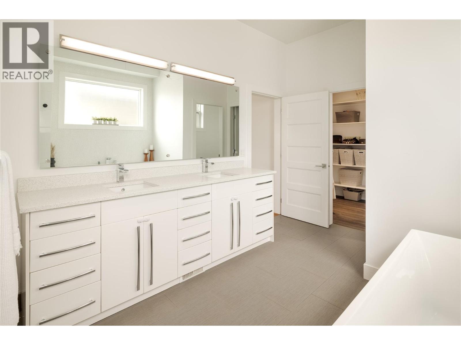  385 Cadder Avenue, Kelowna