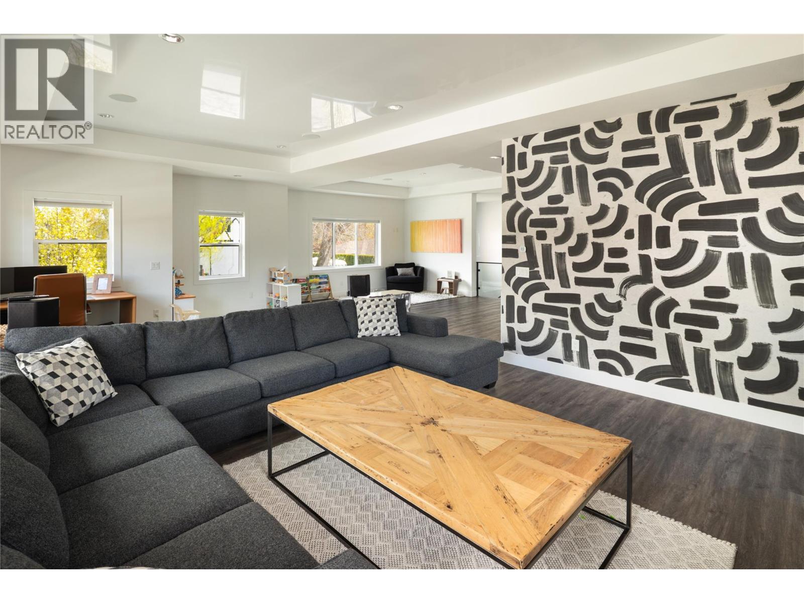  385 Cadder Avenue, Kelowna