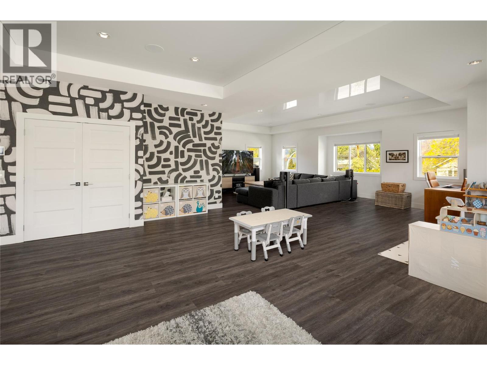  385 Cadder Avenue, Kelowna