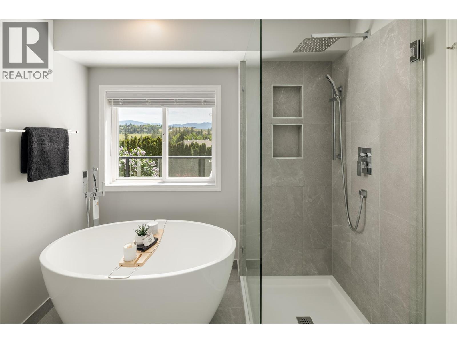  1061 Caledonia Way, West Kelowna